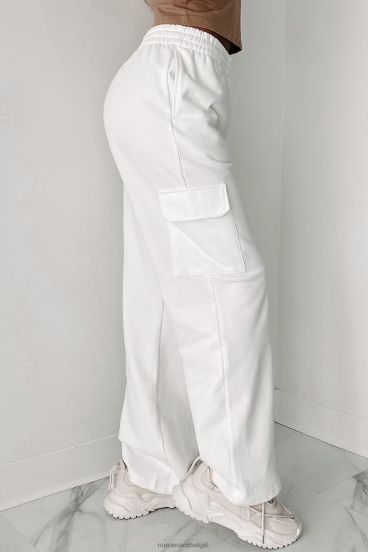wit wijde pijpenbroek met cargozakken aan de straatzijde NanaMacs HPTT3090
