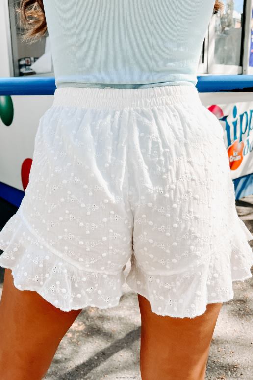 gebroken wit summer muse short met oogjes en ruches aan de zoom NanaMacs HPTT2931