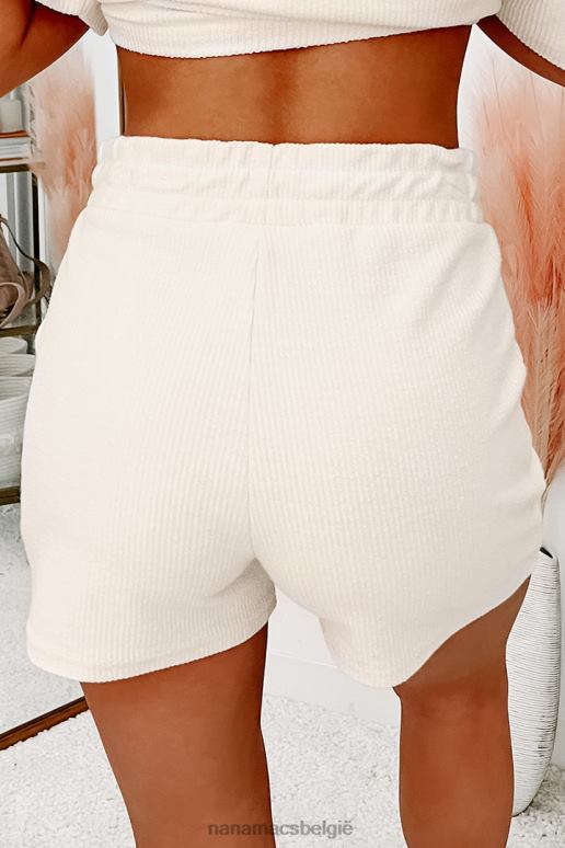 ivoor laat mij maar loungen met een loungeshort met hoge taille en koord NanaMacs HPTT2954
