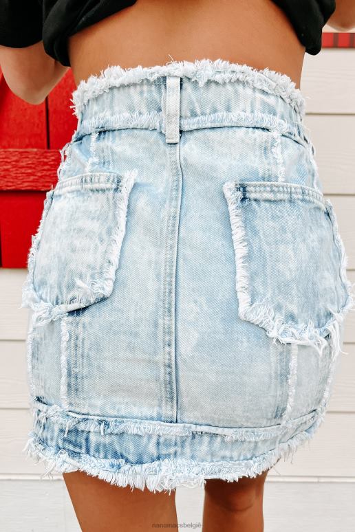 lichtblauw detailgeoriënteerde gerafelde denim minirok met knopen aan de voorkant NanaMacs HPTT3262