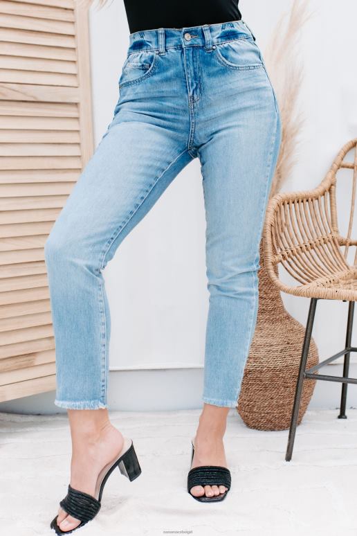 medium middle of the road non-distressed mom jeans met hoge taille NanaMacs HPTT3435