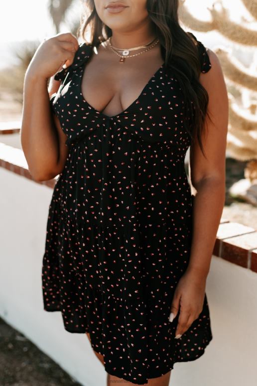 zwart ze heeft een jurk met hartjesprint NanaMacs HPTT2196