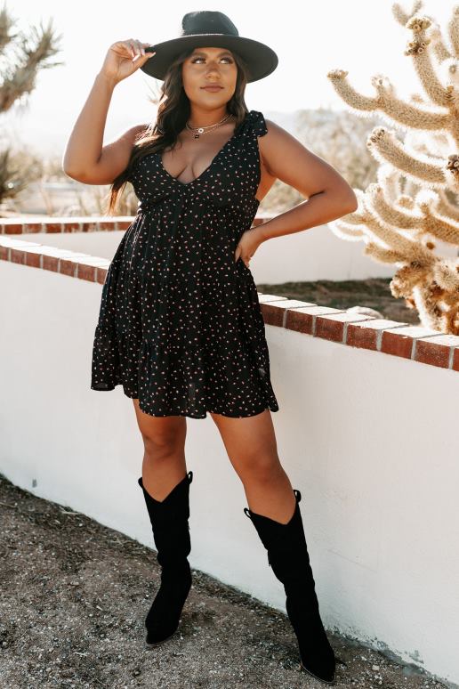 zwart ze heeft een jurk met hartjesprint NanaMacs HPTT2196