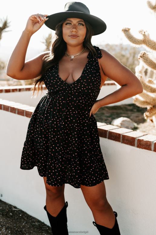 zwart ze heeft een jurk met hartjesprint NanaMacs HPTT2196