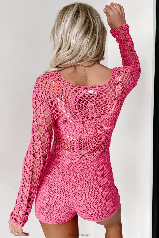 fuchsia ergens op een strand gehaakte gebreide romper zwemkleding omhoog NanaMacs HPTT3556