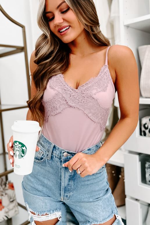 stoffige lavendel tour door de stad gewatteerde kanten gedetailleerde bodysuit NanaMacs HPTT444