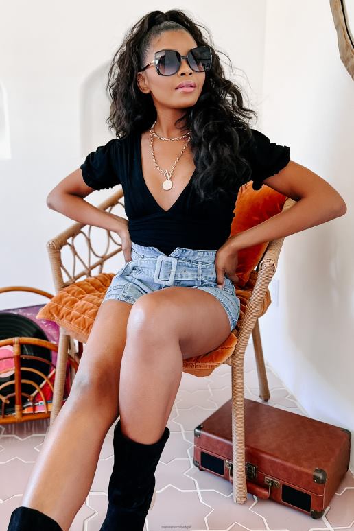 zwart gedurfde bodysuit met pofmouwen en gestrikte achterkant NanaMacs HPTT346