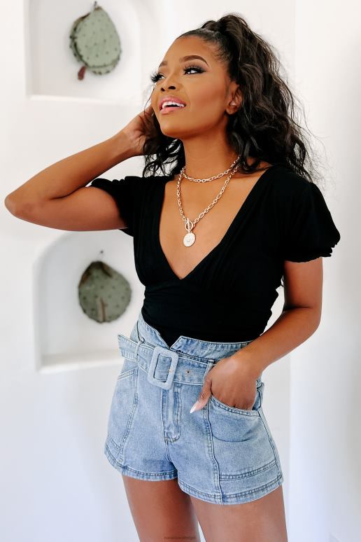 zwart gedurfde bodysuit met pofmouwen en gestrikte achterkant NanaMacs HPTT346