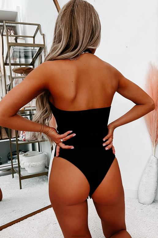 zwart houd de zelfverzekerde geribbelde bodysuit met halterhals en uitsparing NanaMacs HPTT436