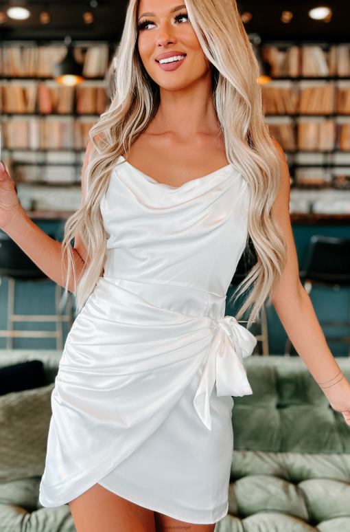 gebroken wit waardoor het een officiële mini-jurk met gedrapeerde halslijn is NanaMacs HPTT2168