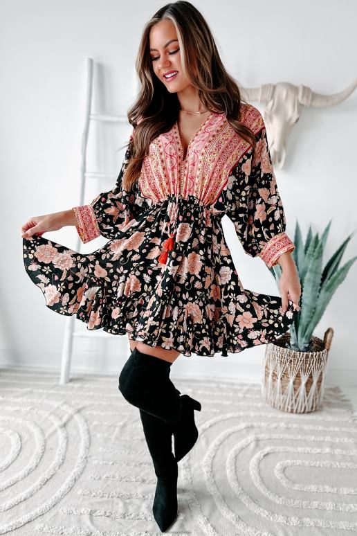 zwart/roze vrolijke mini-jurk met gemengde print en ruches aan de zoom NanaMacs HPTT2208