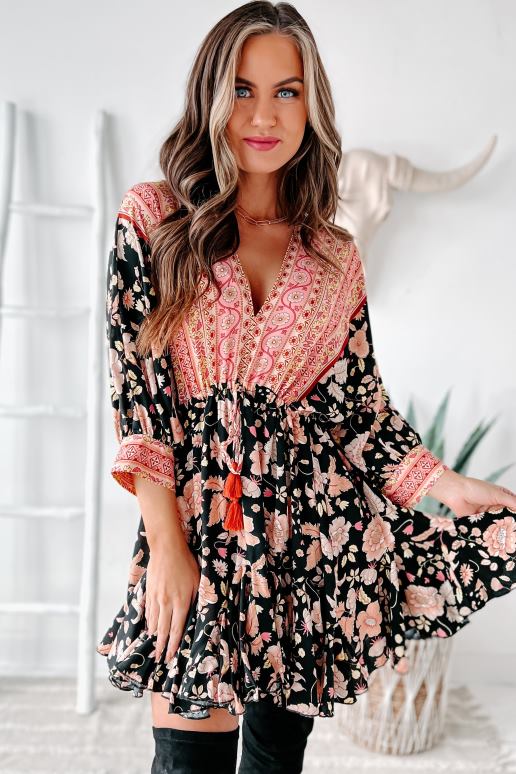 zwart/roze vrolijke mini-jurk met gemengde print en ruches aan de zoom NanaMacs HPTT2208