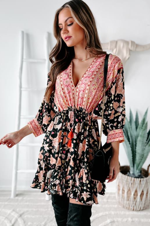 zwart/roze vrolijke mini-jurk met gemengde print en ruches aan de zoom NanaMacs HPTT2208