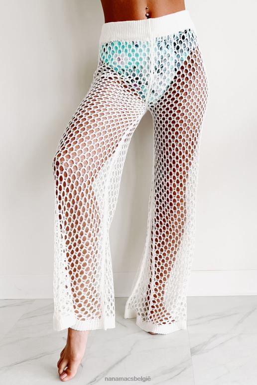 wit tweedelige gehaakte broekenset aan het zwembad NanaMacs HPTT1590