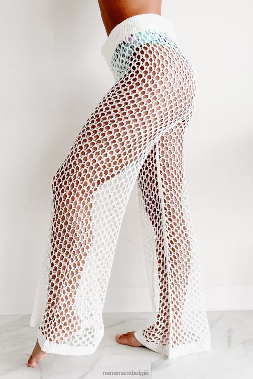 wit tweedelige gehaakte broekenset aan het zwembad NanaMacs HPTT1590