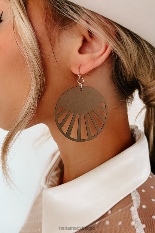 bruin gevaarlijke bewegingen bengelen oorbellen NanaMacs HPTT4241