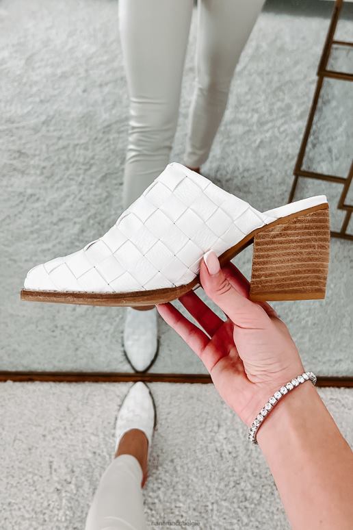 wit apart staande geblokte muilezel NanaMacs HPTT3975