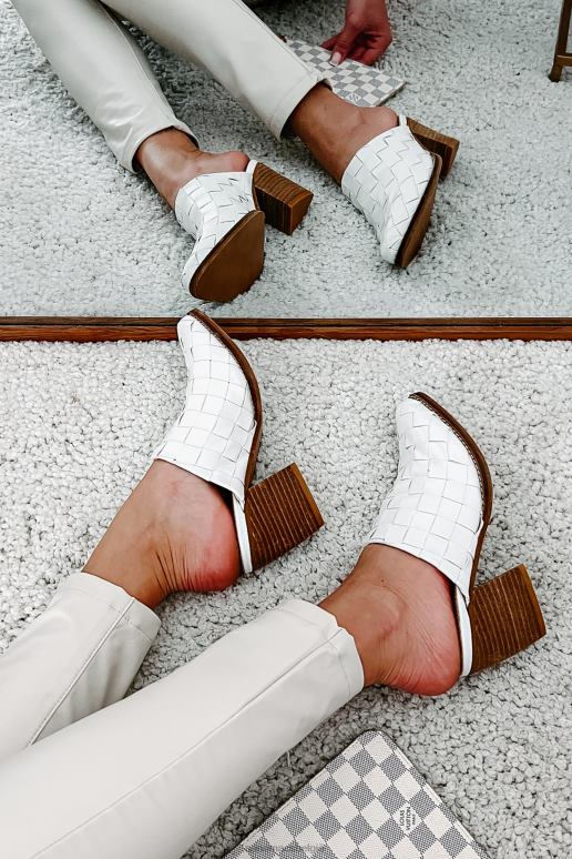 wit apart staande geblokte muilezel NanaMacs HPTT3975