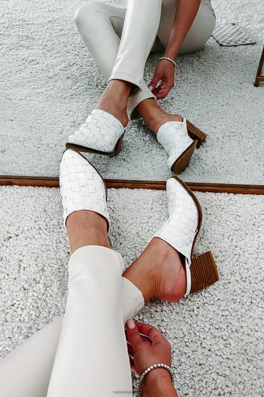 wit apart staande geblokte muilezel NanaMacs HPTT3975