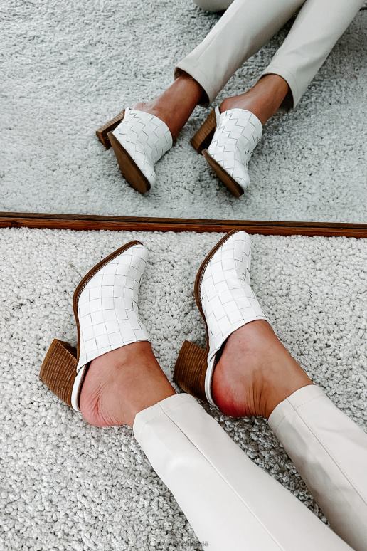 wit apart staande geblokte muilezel NanaMacs HPTT3975