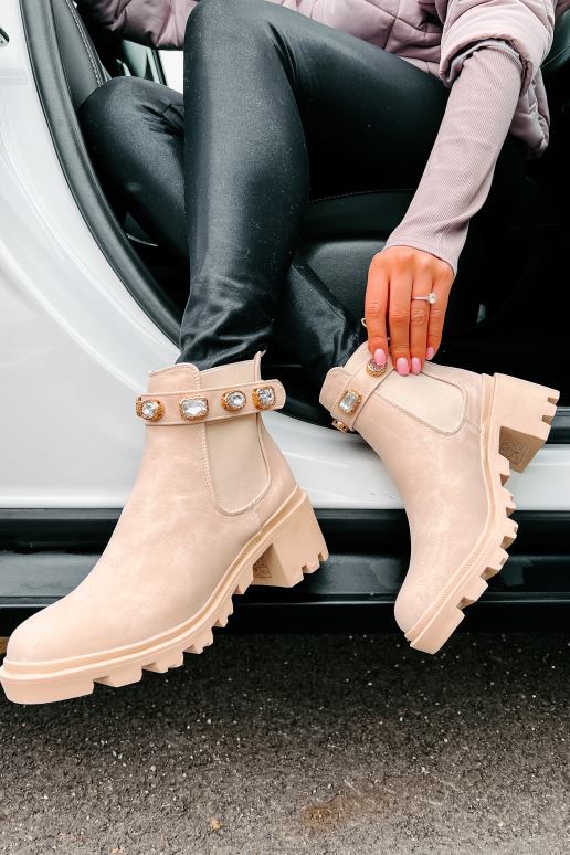 naakt afgewerkt met je laarsjes met strass bandjes NanaMacs HPTT3913