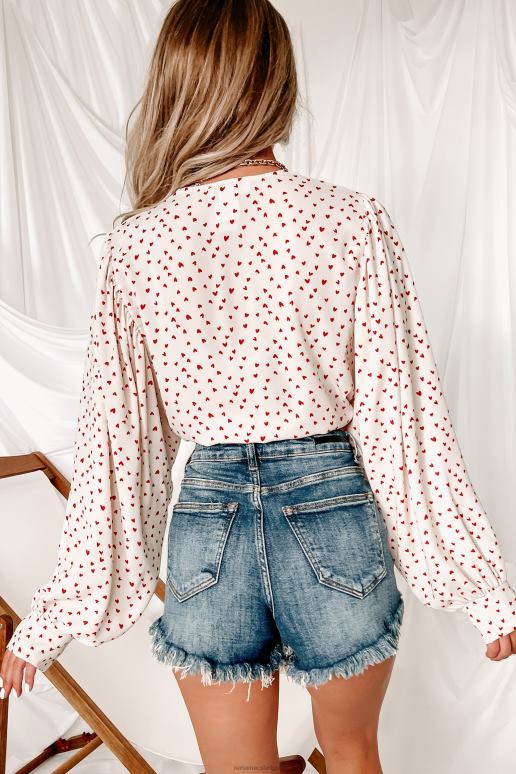 ivoor/rood hold my heart crop top met lange mouwen en gestrikte voorkant NanaMacs HPTT1475