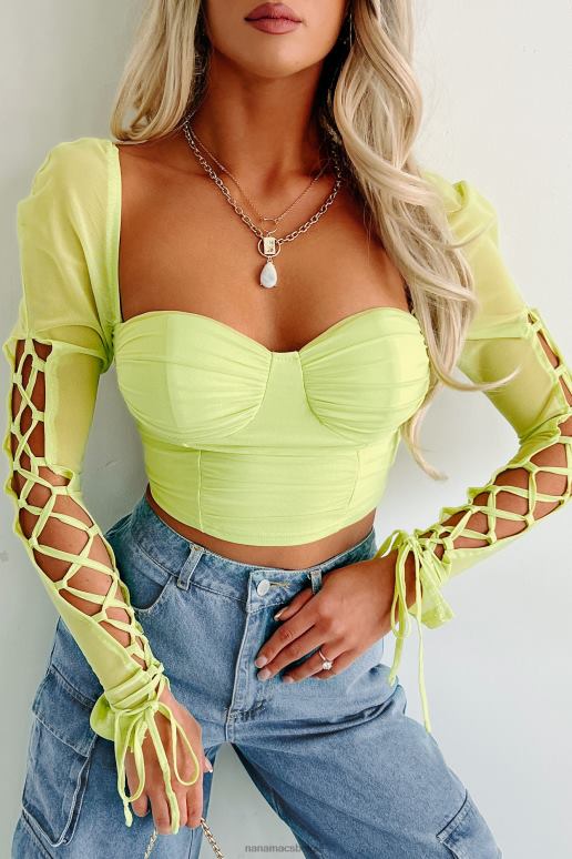 limoen groen het dragen van een smile mesh gewatteerde crop top NanaMacs HPTT104
