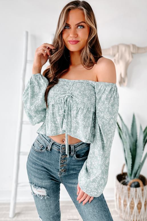 stoffige salie dreaming of love gebloemde crop top met ruches NanaMacs HPTT978