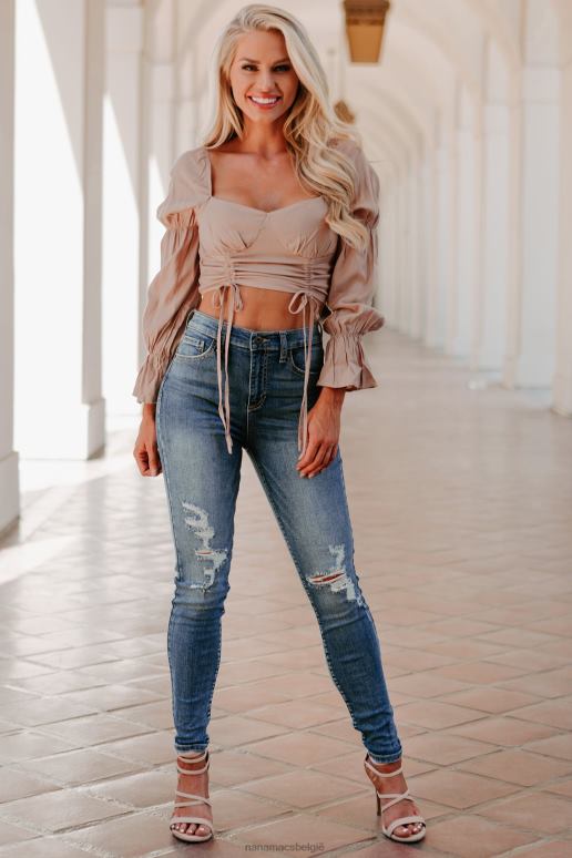 taupe betekent tot een einde crop top met lange mouwen en ruches aan de voorkant NanaMacs HPTT271