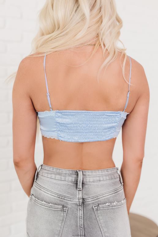 lichtblauw diva living satijnen crop top met kanten rand NanaMacs HPTT220